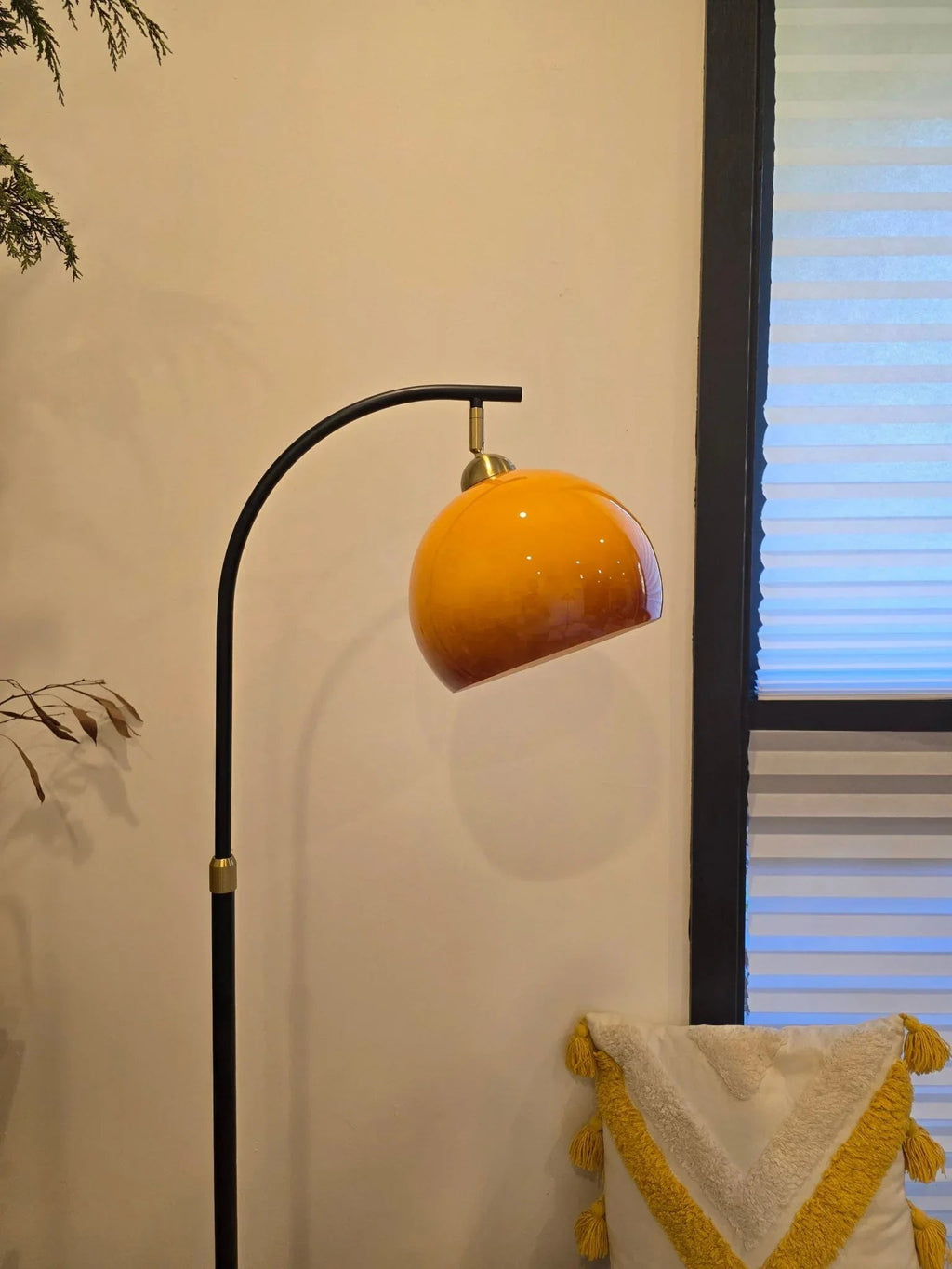Lampada da Terra Bauhaus Arc con Paralume in Vetro – Lampada dal Design Minimalista