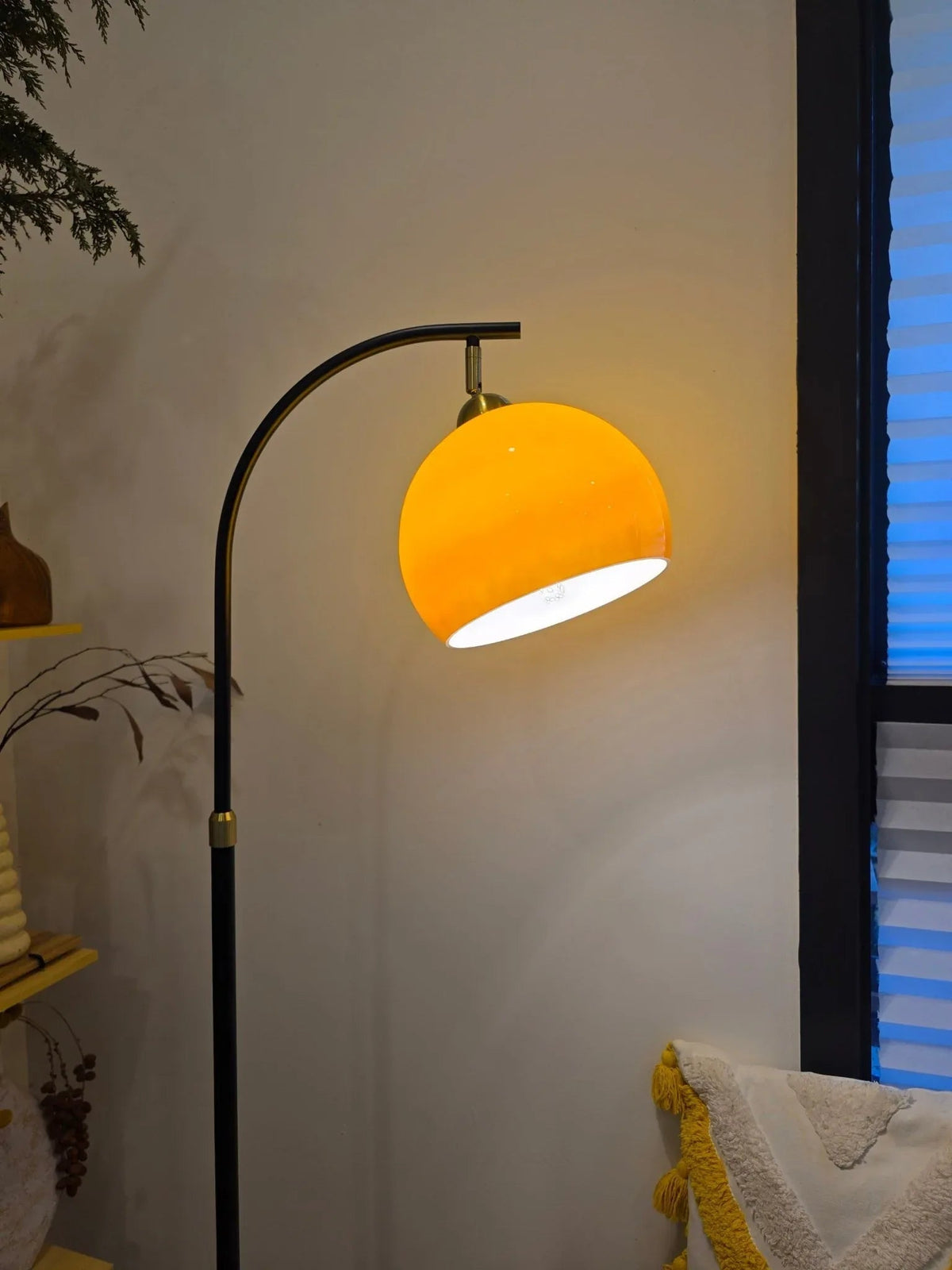 Lampada da Terra Bauhaus Arc con Paralume in Vetro – Lampada dal Design Minimalista