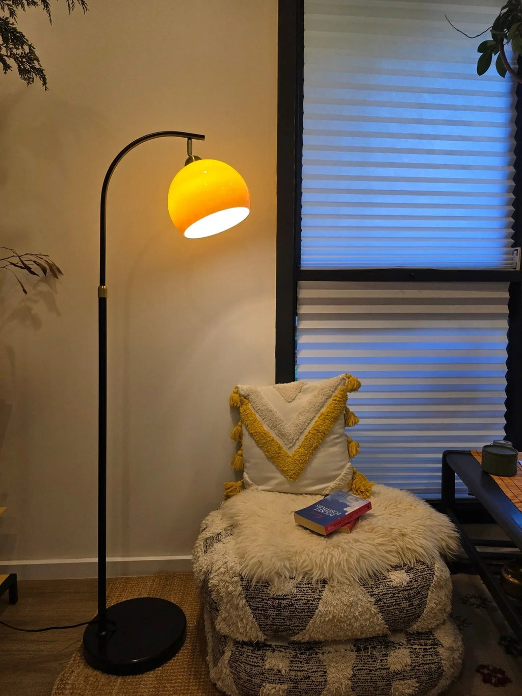 Lampada da Terra Bauhaus Arc con Paralume in Vetro – Lampada dal Design Minimalista