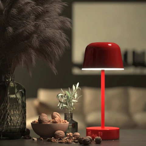 Lampada da Tavolo Moderna Semplice e Elegante in Metallo