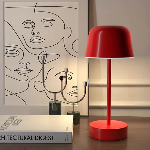 Lampada da Tavolo Moderna Semplice e Elegante in Metallo