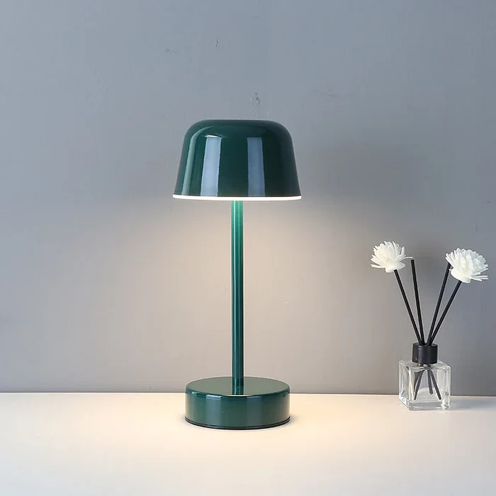 Lampada da Tavolo Moderna Semplice e Elegante in Metallo