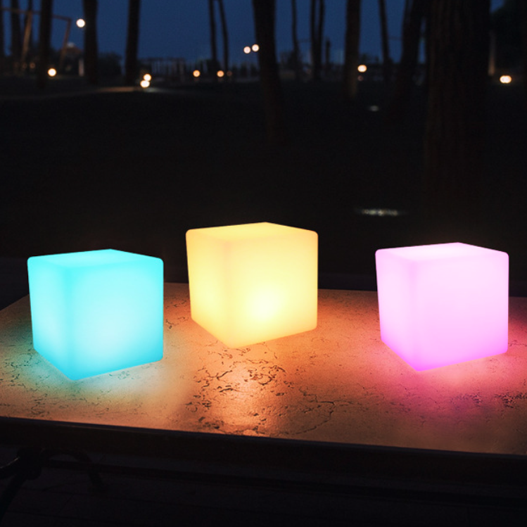 Lampada da tavolo decorativa a luce notturna con telecomando in geometria creativa PE