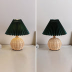 Lampada da Tavolo LED a Pallone Conico Pieghettato in Rattan Nordico Contemporaneo per Camera da Letto