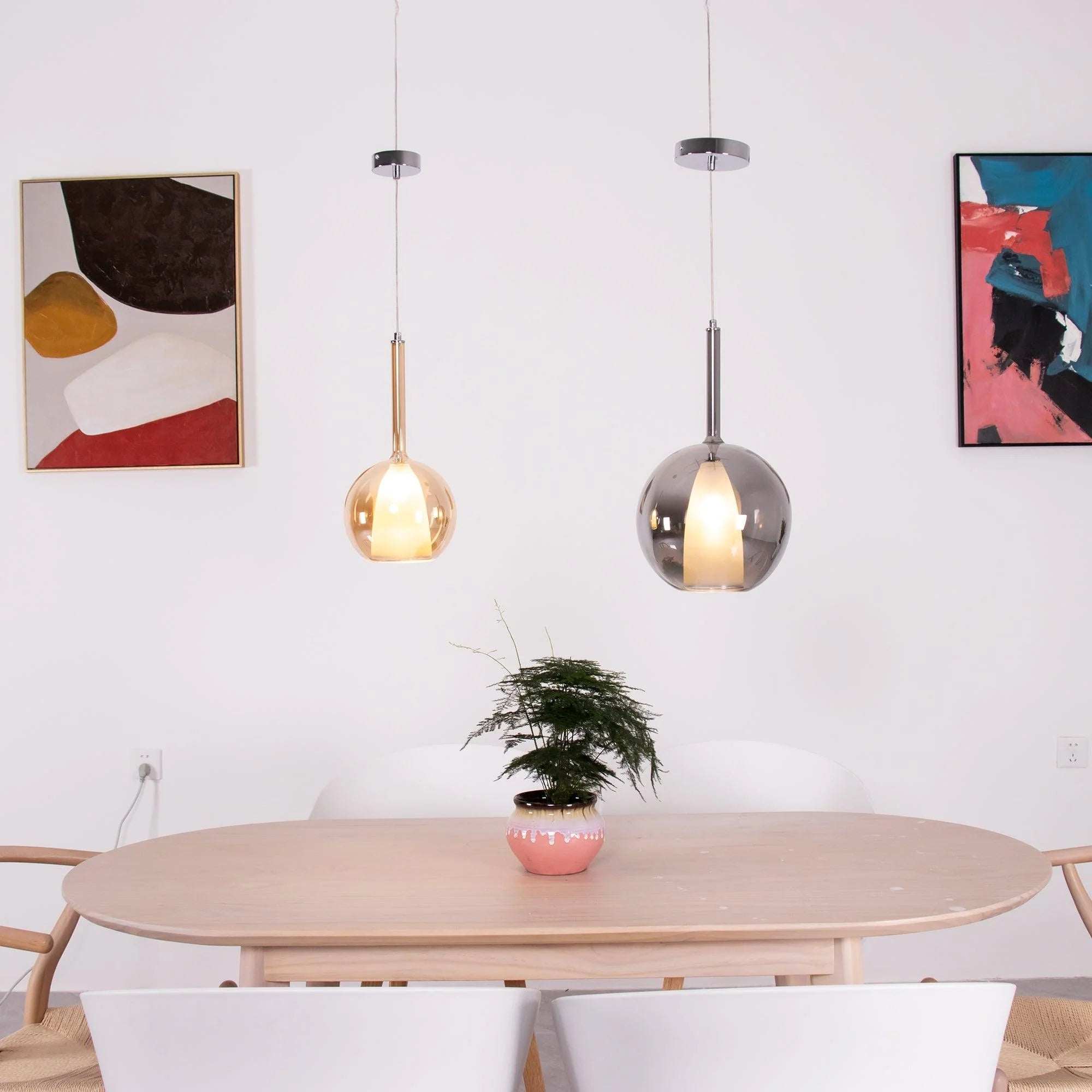 Lampada a sospensione in vetro sferico minimalista