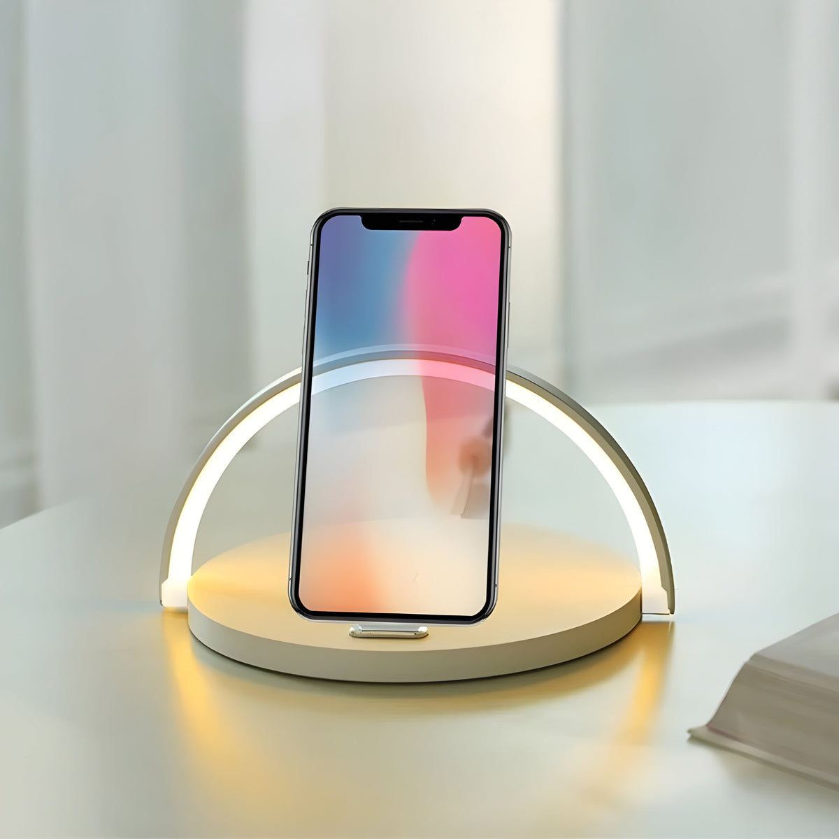 ChargeBeam Lamp - Lampada da tavolo LED con funzione di ricarica senza fili