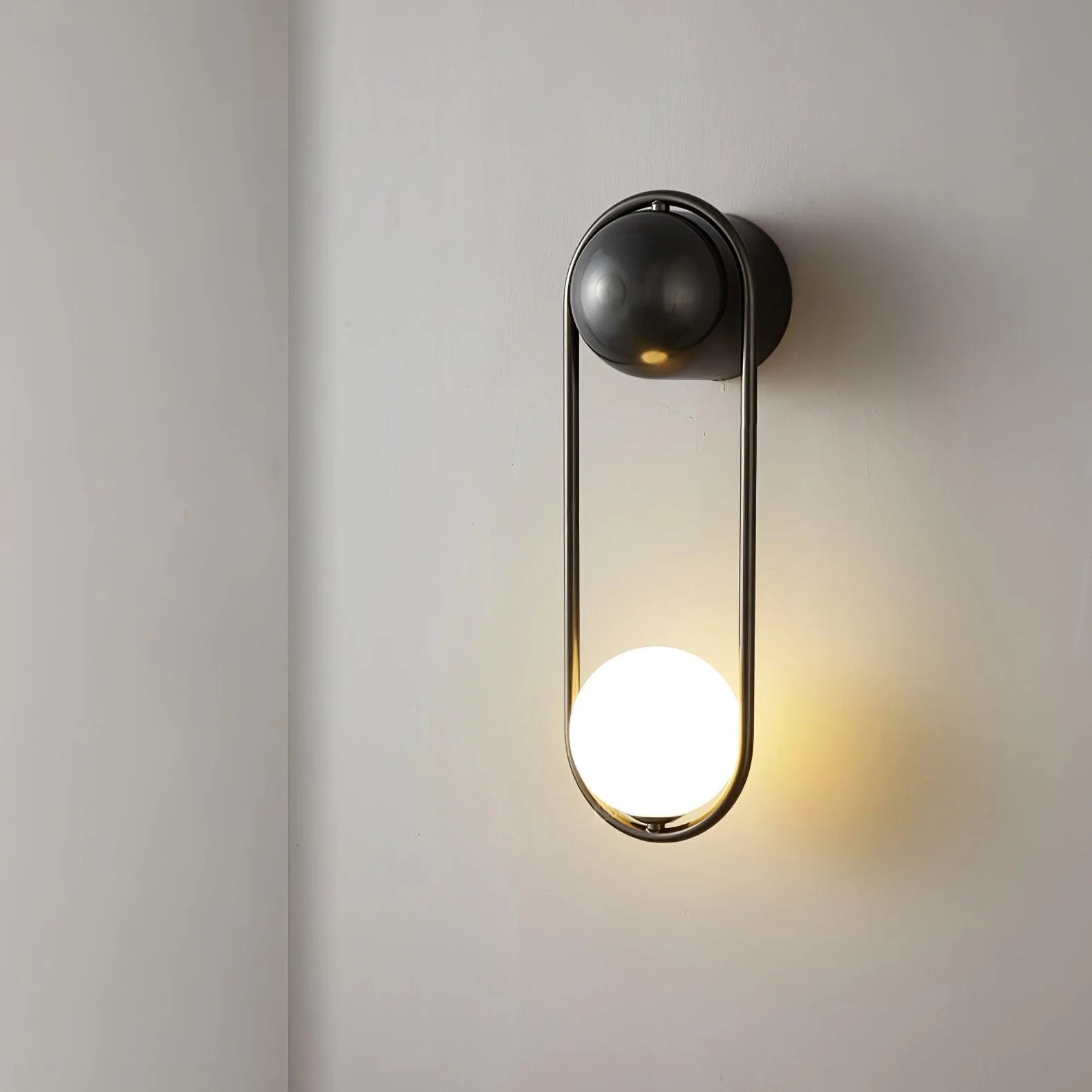 Lampada da Parete in Ferro Ovale Allungata e Stilosa