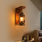Lampada da Parete Vintage in Legno Rustico Lyros