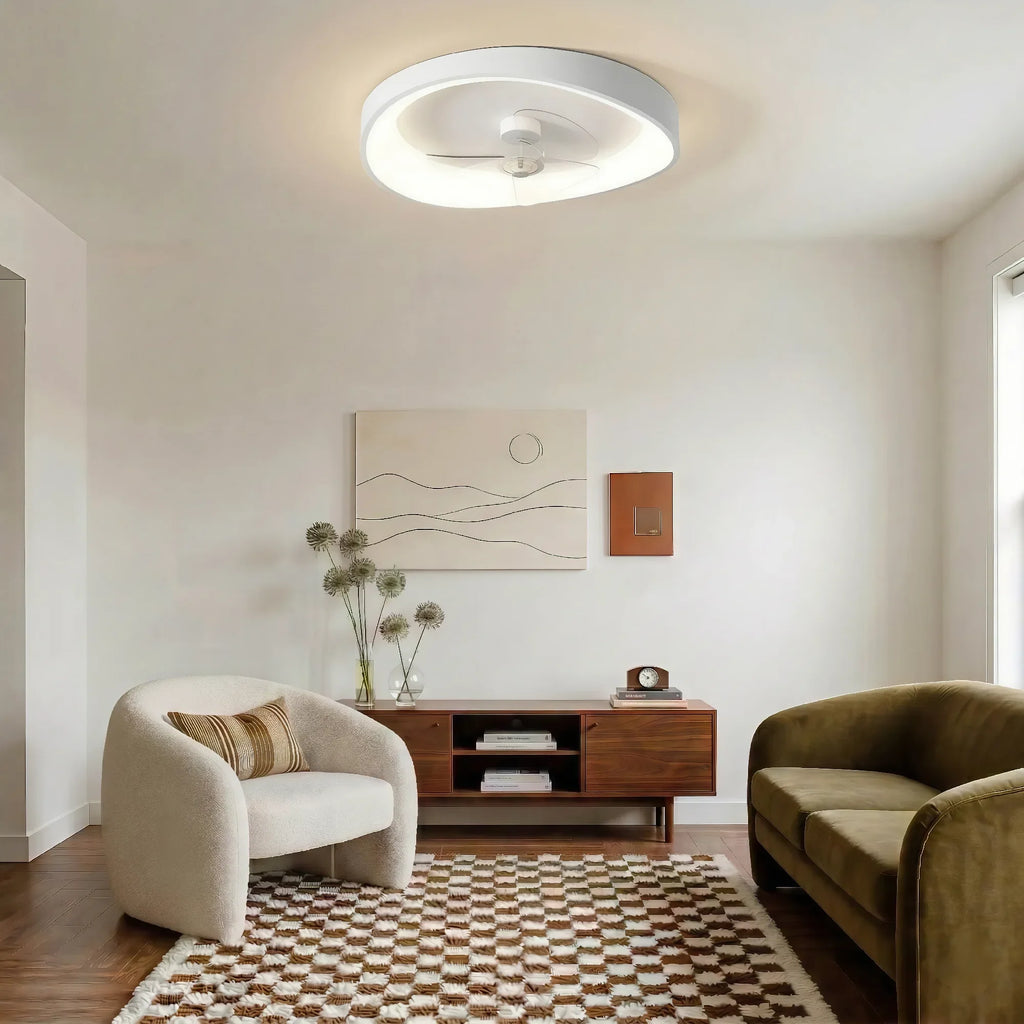 Ventilatore da soffitto bianco in minimalismo moderno con luce