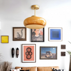 Lampada da soffitto in vetro con paralume arrotondato e stelo in metallo