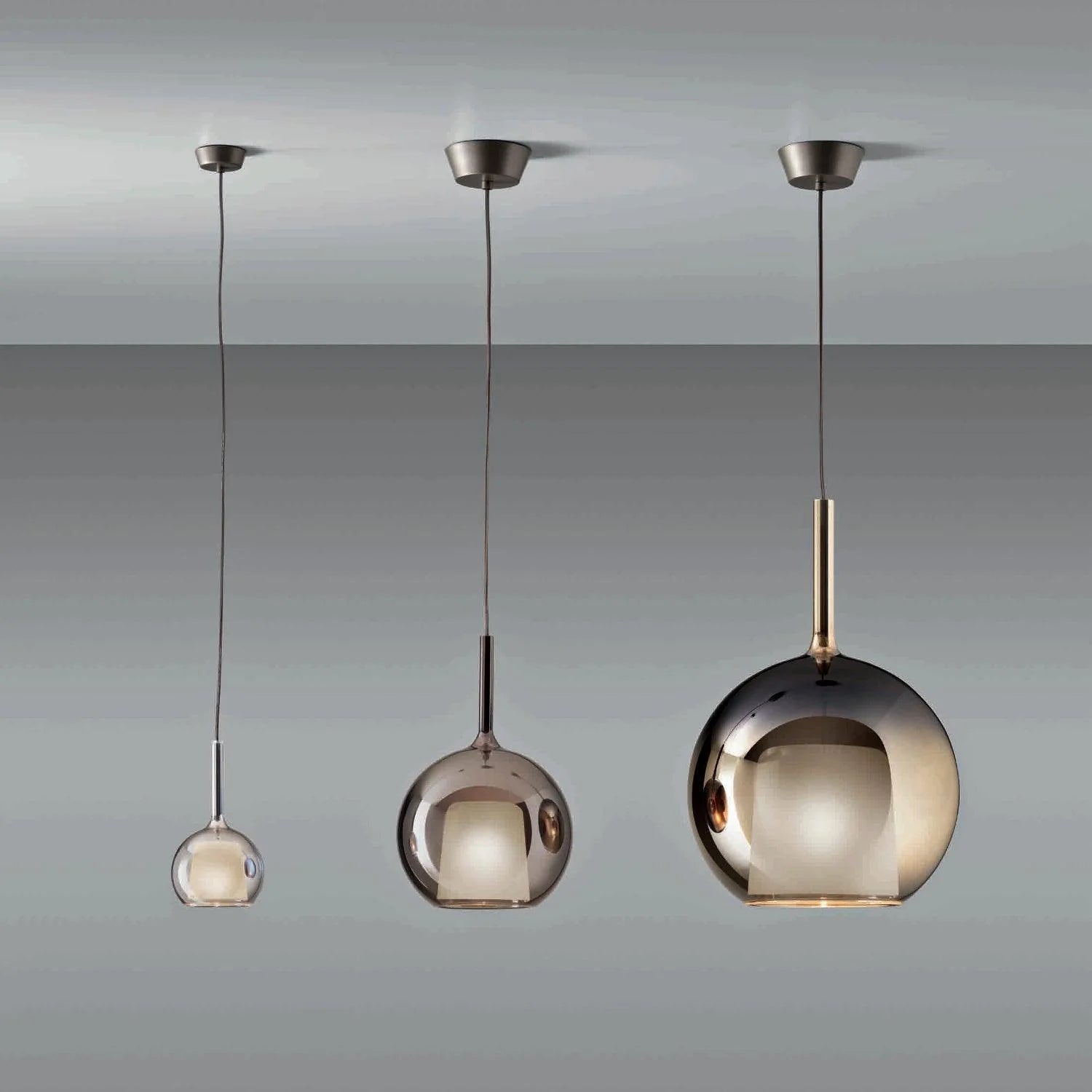 Lampada a sospensione in vetro sferico minimalista