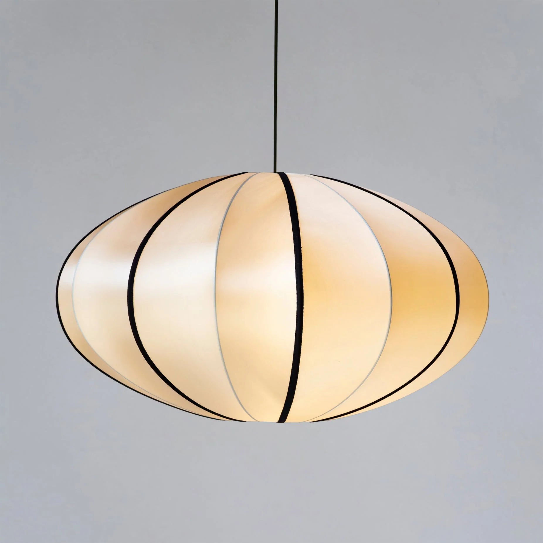 Lampada a sospensione in carta ovale classica