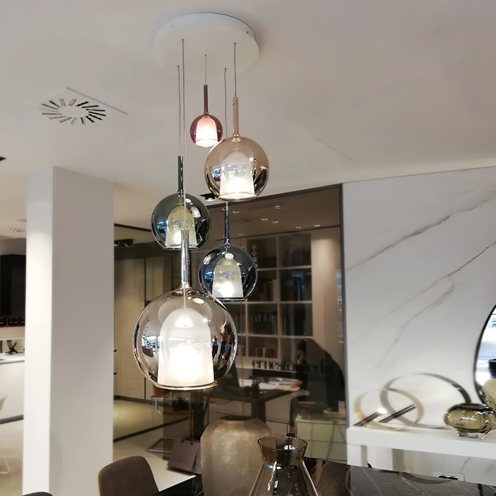 Lampada a sospensione in vetro sferico minimalista