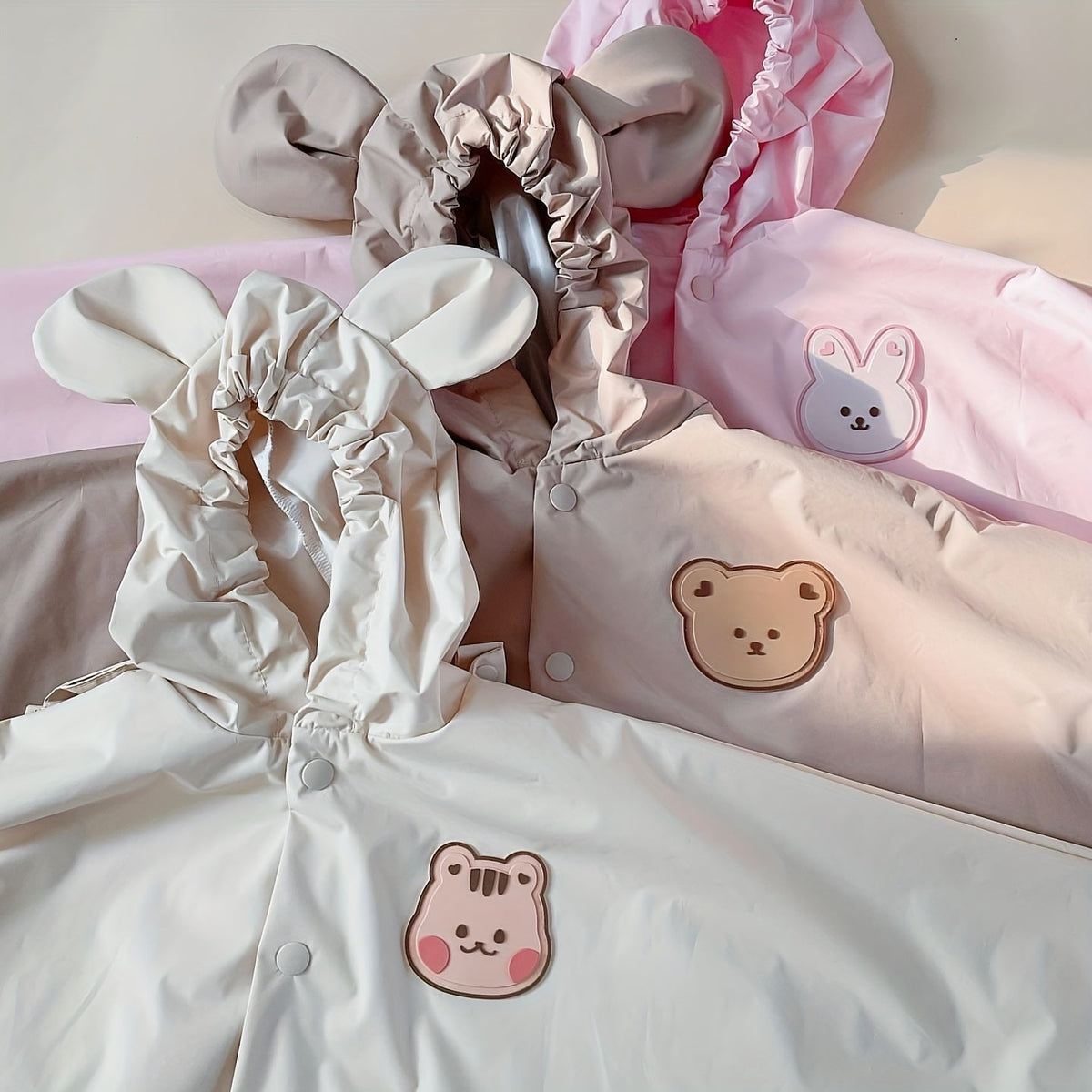 Giacca da Pioggia per Bambini con Cappuccio – Giacca Impermeabile con Stampa di Orso o Coniglio