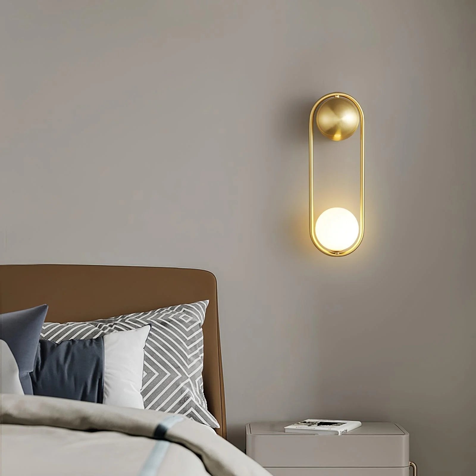 Lampada da Parete in Ferro Ovale Allungata e Stilosa