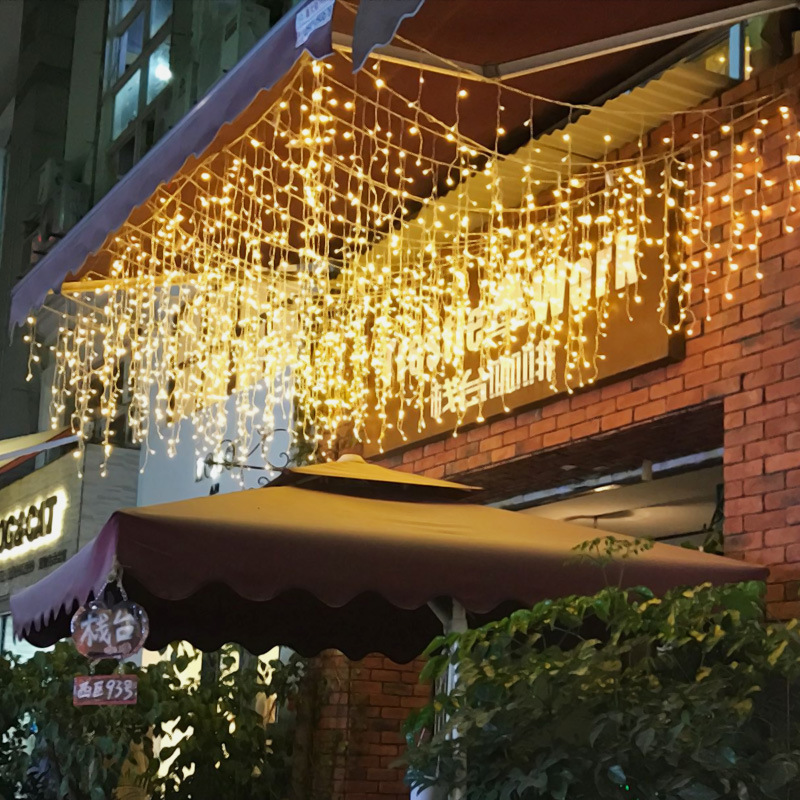 Illuminazione Natalizia a LED con Ghiaccioli e Cielo Stellato – Tenda di Luce per Esterni