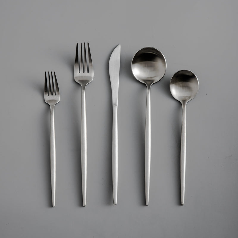 Posate minimaliste in acciaio inossidabile – Eleganza nel design semplice
