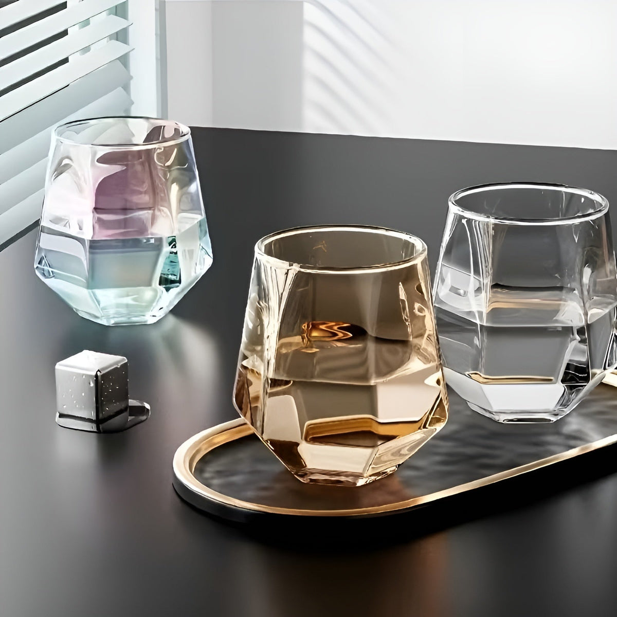 Set di bicchieri da whisky geometrici a 4 pezzi, Colorato – 300 ML Bicchieri per Whisky, Cocktail & Distillati | Eleganti bicchieri Tumbler per Bar, Feste & Idee regalo