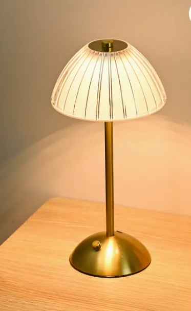 Lampada da Tavolo Ricaricabile con Paralume in Vetro Rigato e Luce LED