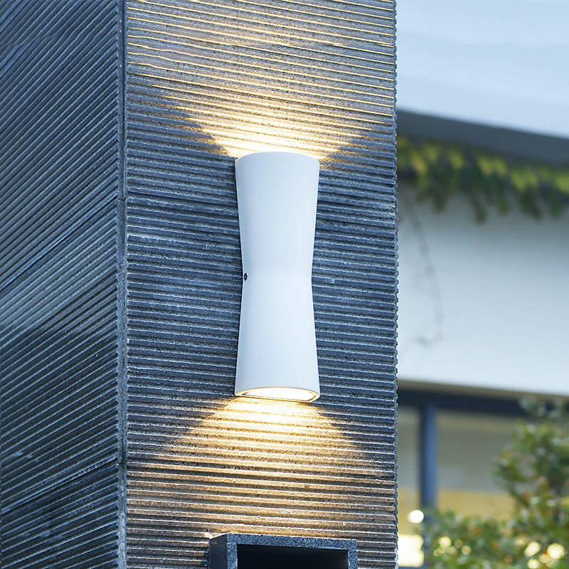 Lampada da Parete Esterno Minimalista Laxor in Metallo Impermeabile, Nero/Bianco