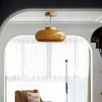 Lampada da soffitto in vetro con paralume arrotondato e stelo in metallo