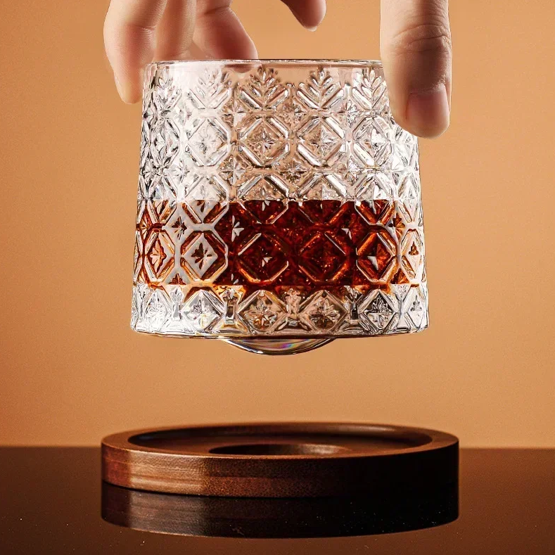 WhiskeySpin - Bicchiere di whisky premium con base rotante intricata per un'esperienza unica