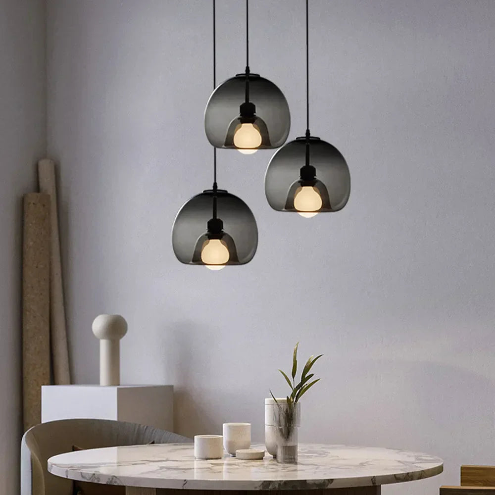 Lampada a sospensione in vetro Globe di Giugno, Ambra/Grigio Fumè