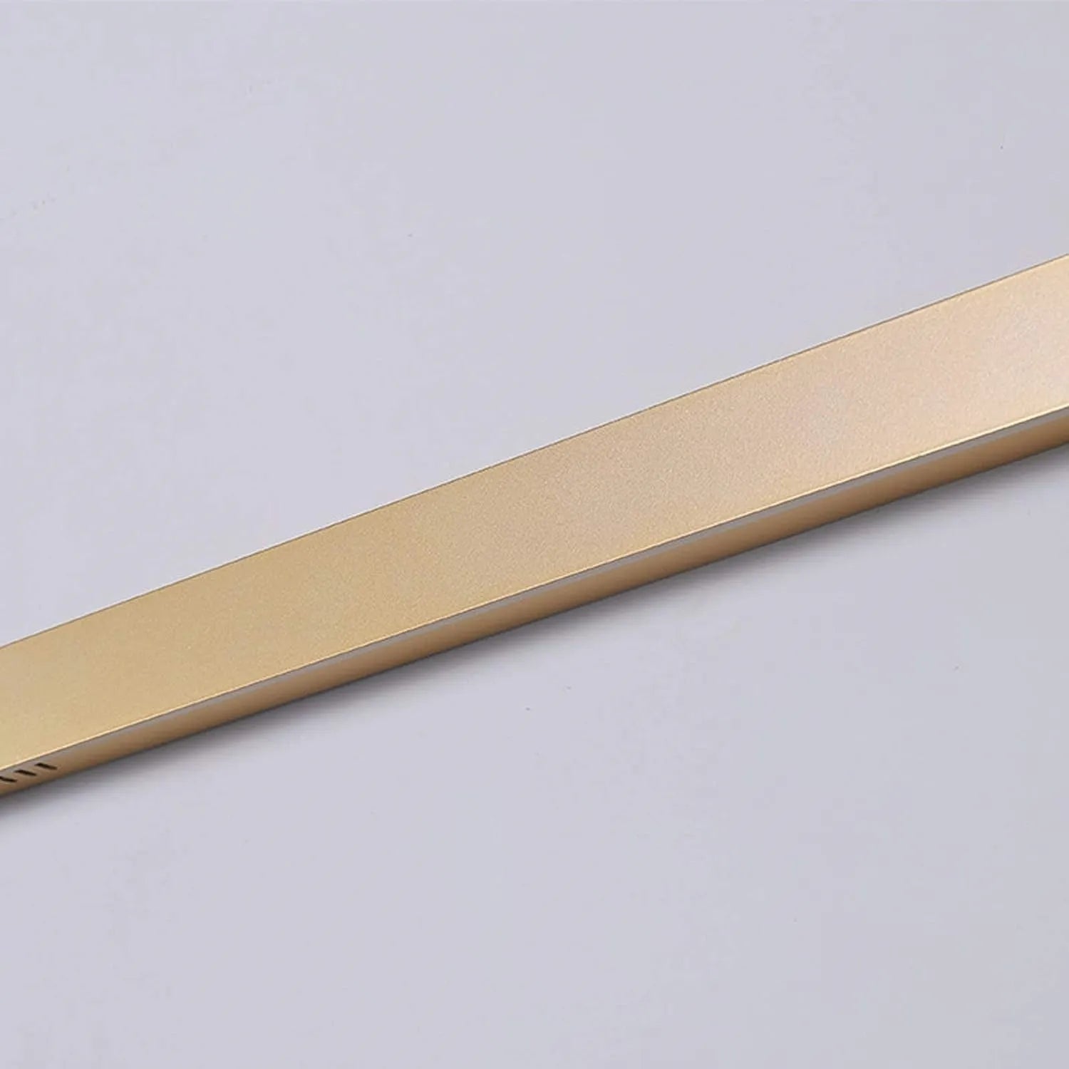 Lampada da Parete Lineare Minimalista Gravo in Metallo, Oro/Nero/Bianco