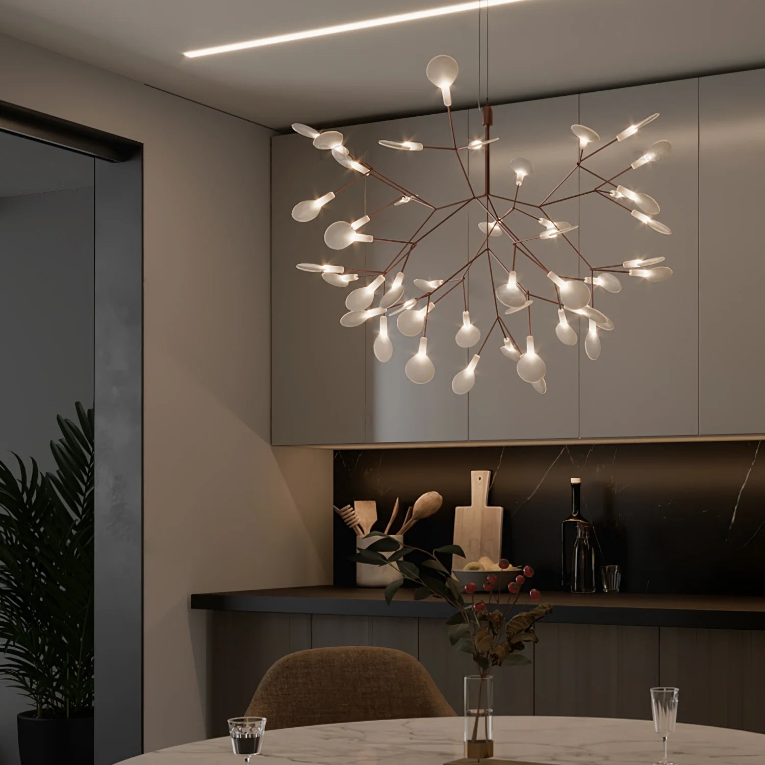 Lampadario in Acrilico a Petali di Rosa Modish