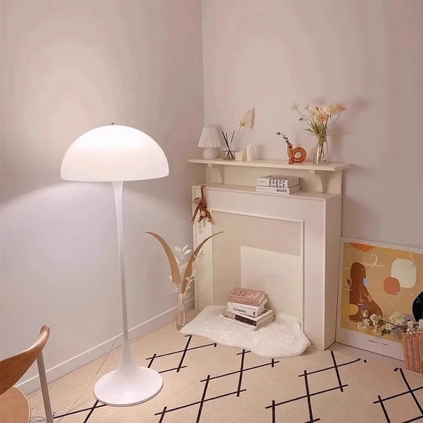 Lampada da terra a LED a forma di fungo scandinava