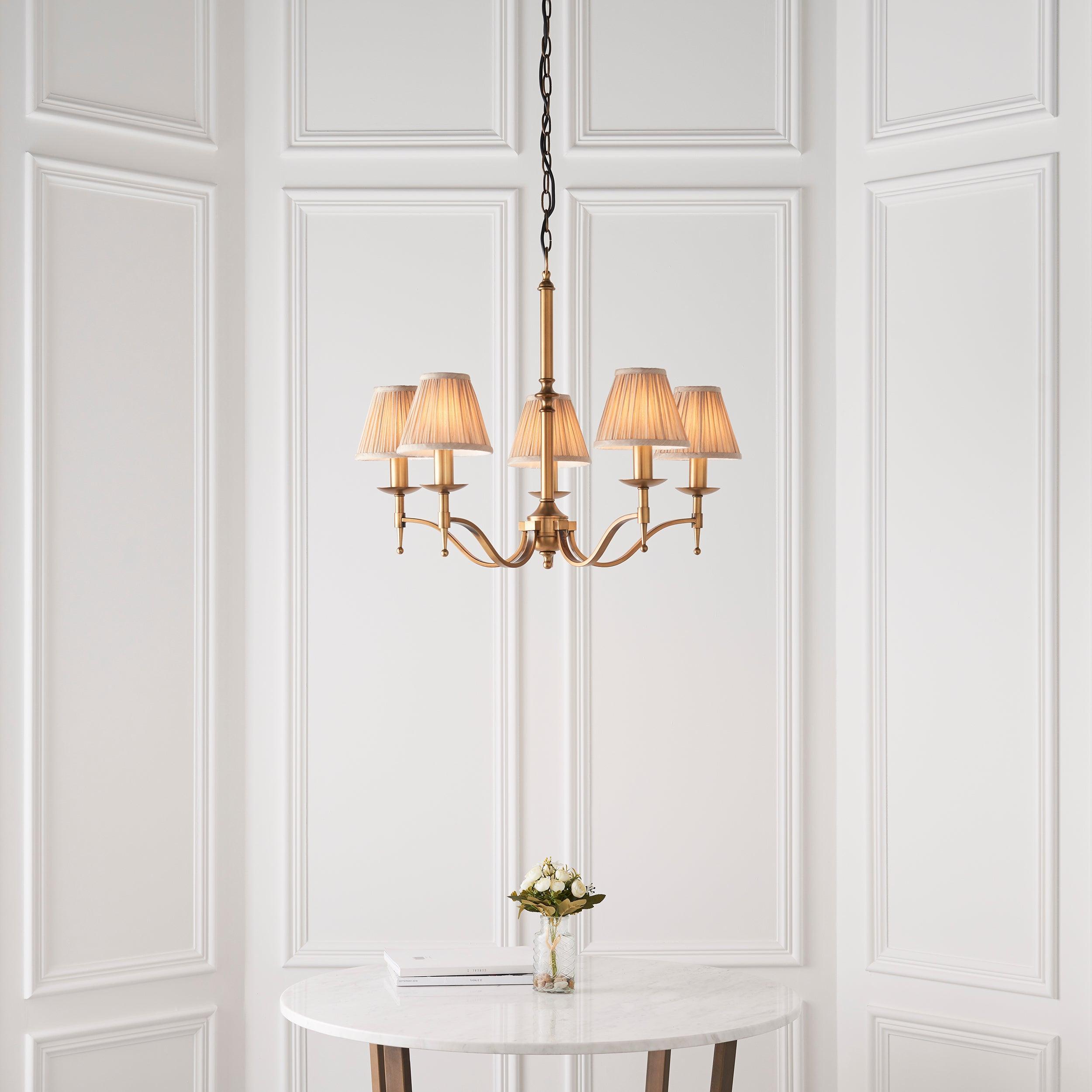 Lampadario Stanford 5 Luci in Ottone Antico - Paralumi Beige