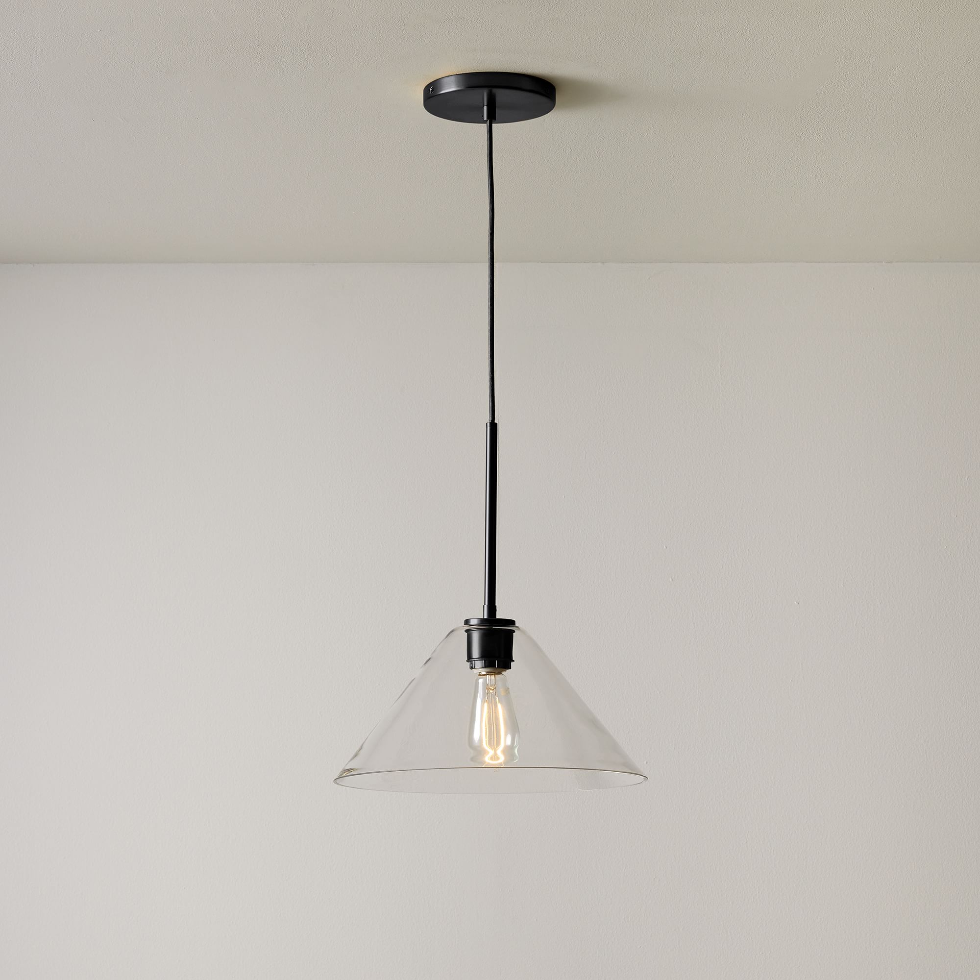 Lampada a sospensione a cono in vetro trasparente per cucina