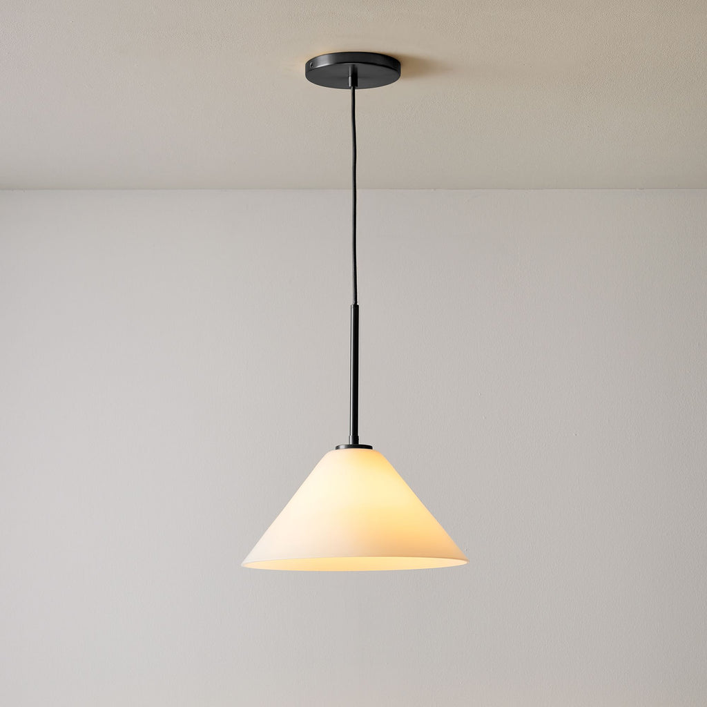 Lampada a sospensione a cono in vetro trasparente per cucina