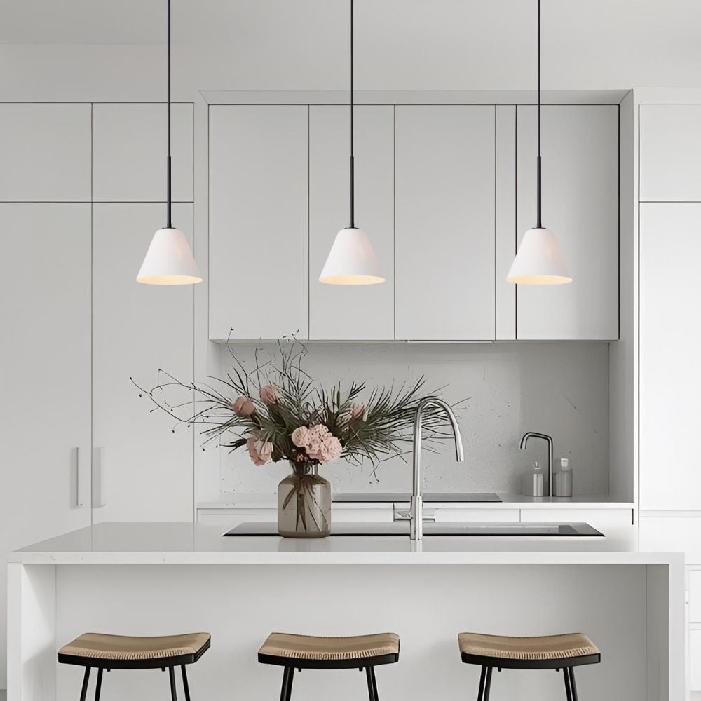 Lampada a sospensione a cono in vetro trasparente per cucina