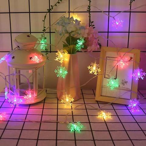 Illuminazione Natalizia a LED con Fiocchi di Neve – Luce Calda o Colorata per Interni ed Esterni