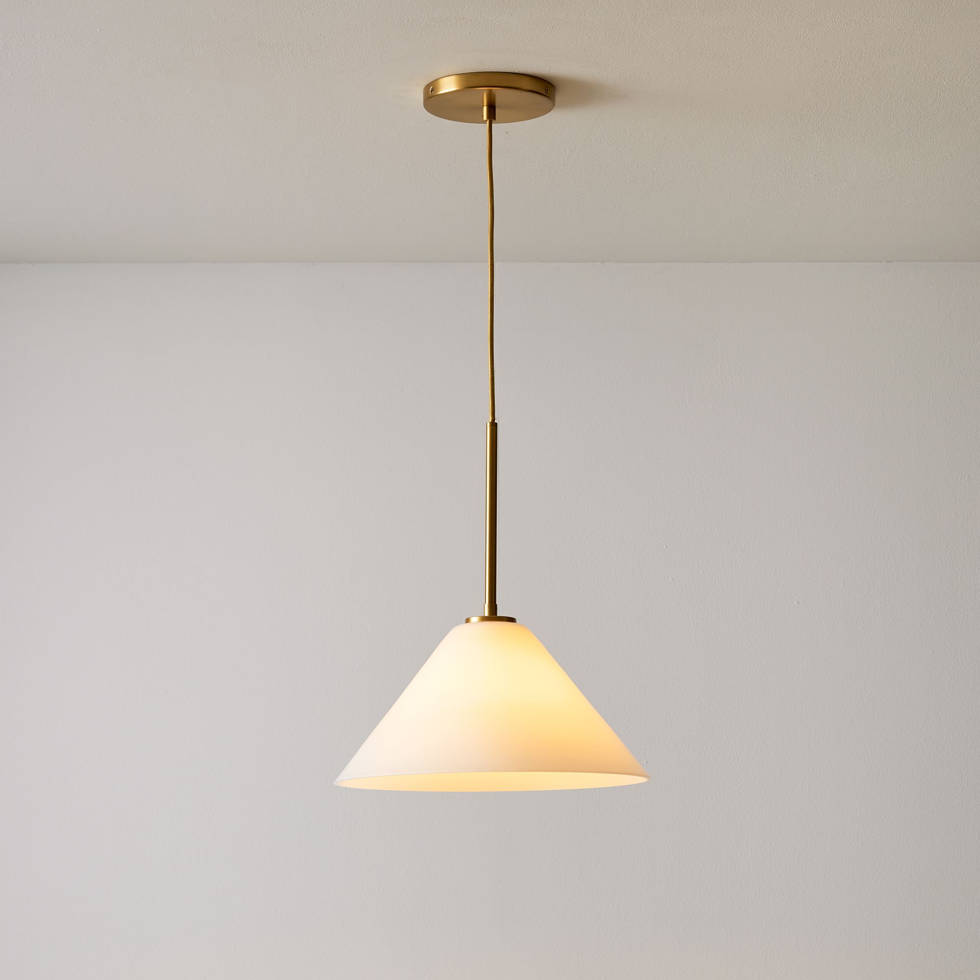 Lampada a sospensione a cono in vetro trasparente per cucina