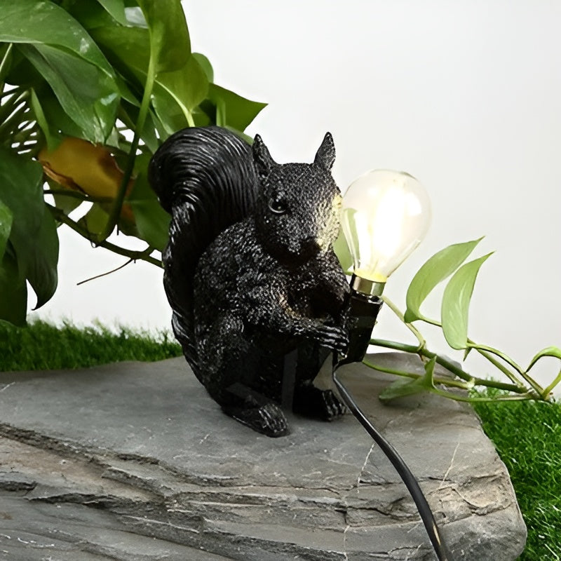 Lampada da tavolo con figura di scoiattolo – Delizioso elemento decorativo in design nordico