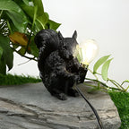 Lampada da tavolo con figura di scoiattolo – Delizioso elemento decorativo in design nordico