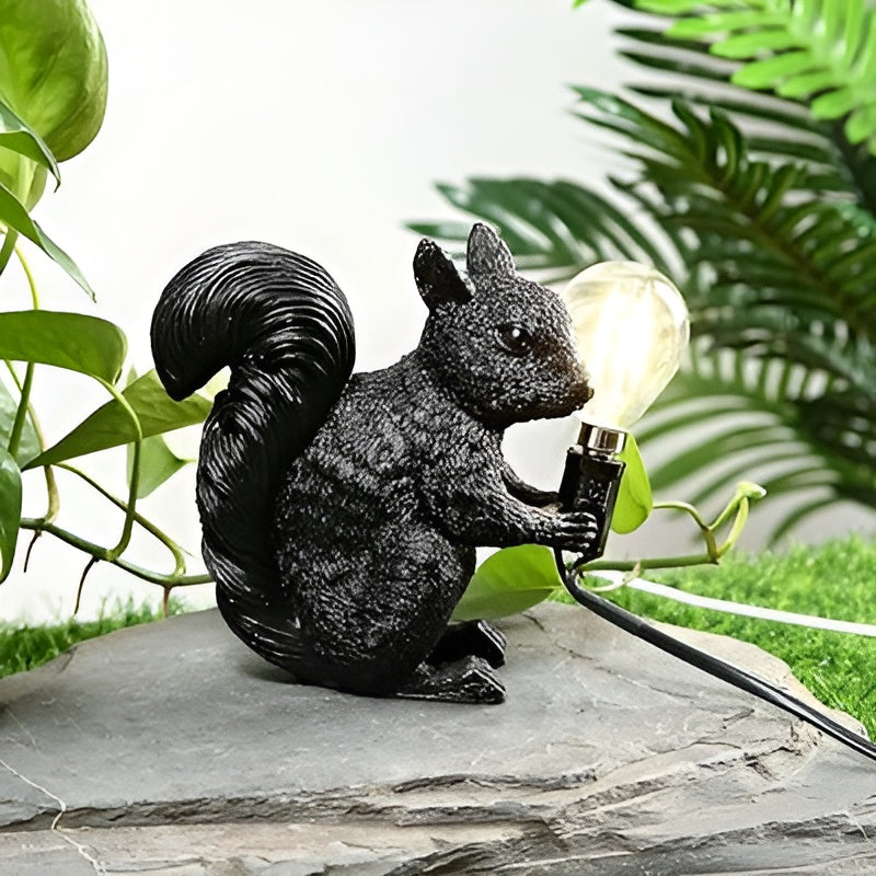 Lampada da tavolo con figura di scoiattolo – Delizioso elemento decorativo in design nordico