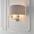Lampada da Parete Highclere in Cromo Spazzolato - Paralume in Lino Naturale