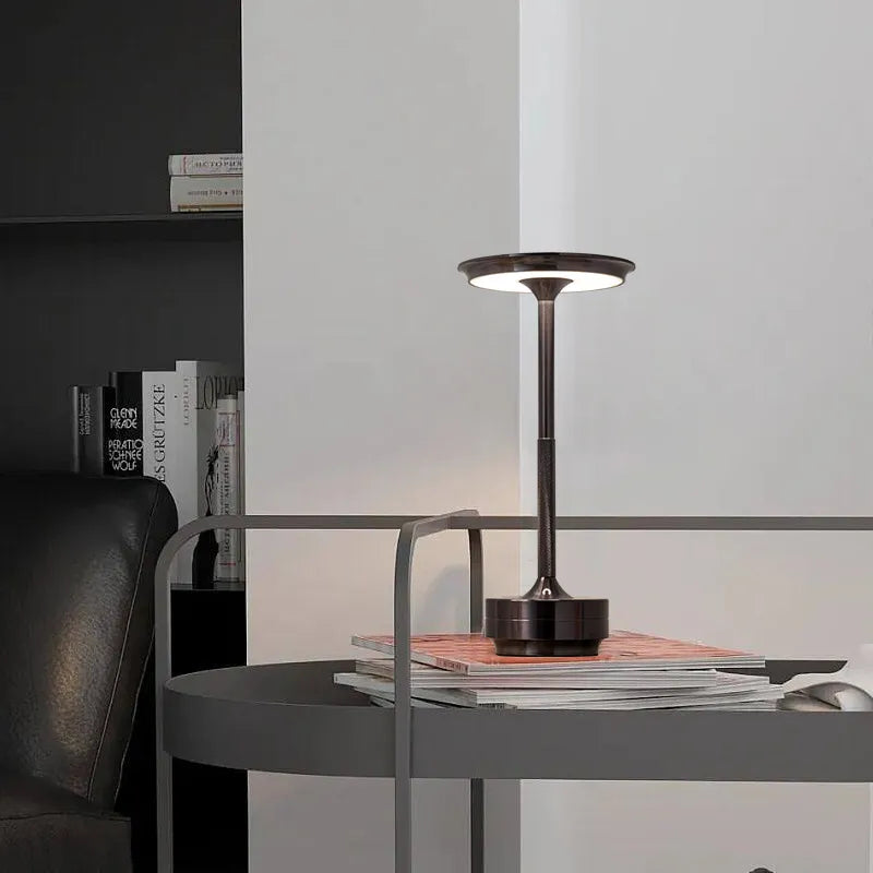 Lampada da Tavolo Ricaricabile LED a Cono in Ottone Moderno 1 Luce