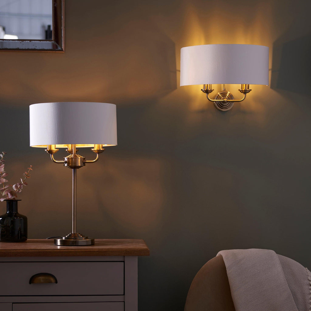 Applique da Parete Endon Highclere con Finitura in Ottone - Ombra Bianca