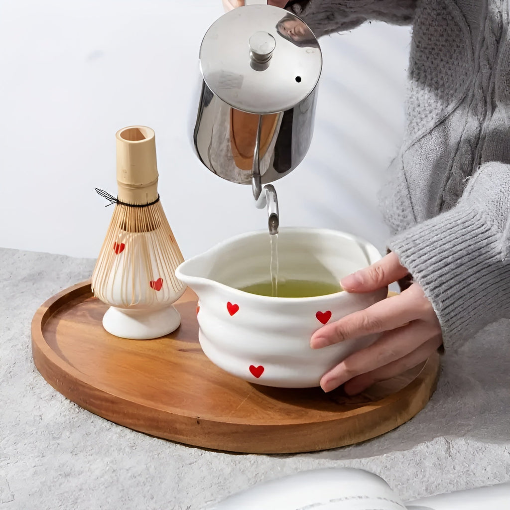 Ciotola per Matcha con design a cuore – 4/5 pezzi con versatore e frusta in bambù | Ideale per uso domestico