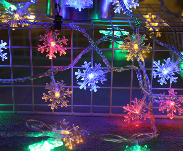 Illuminazione Natalizia a LED con Fiocchi di Neve – Luce Calda o Colorata per Interni ed Esterni