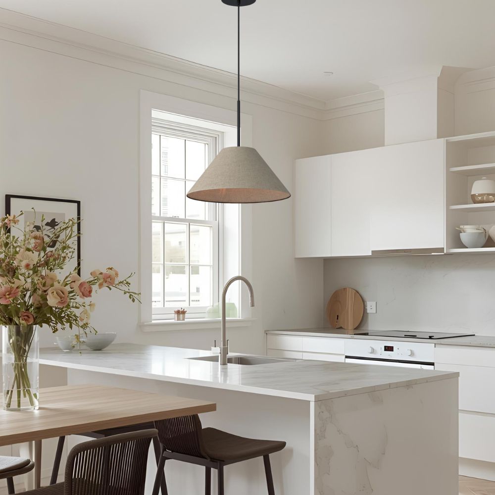 Lampada a sospensione a cono in vetro trasparente per cucina