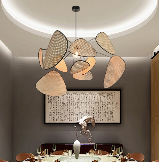Lampadario in rattan e bambù dal design moderno