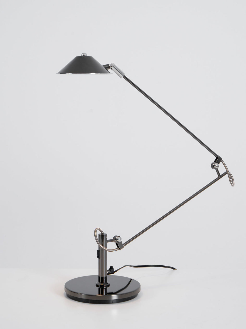 Lampada da scrivania nera regolabile