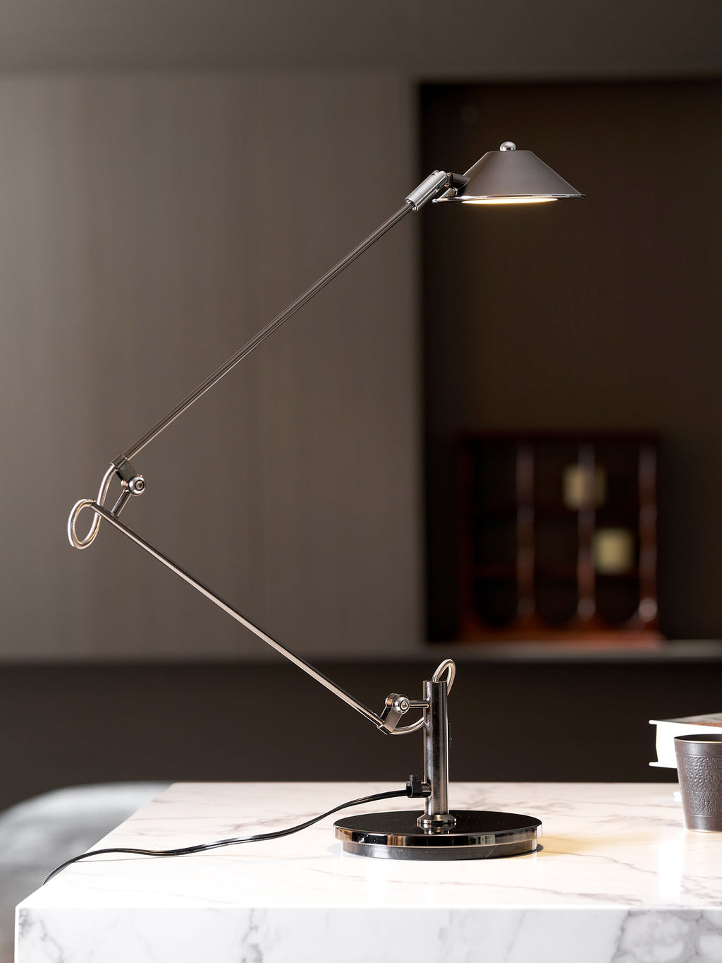 Lampada da scrivania nera regolabile