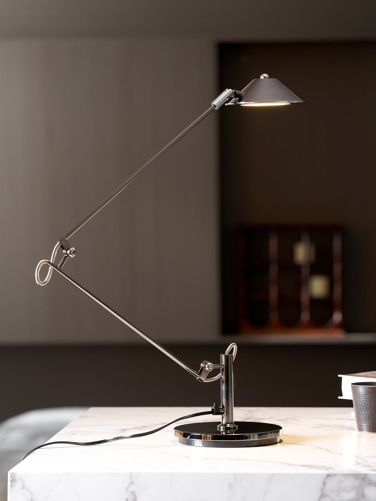 Lampada da scrivania nera regolabile