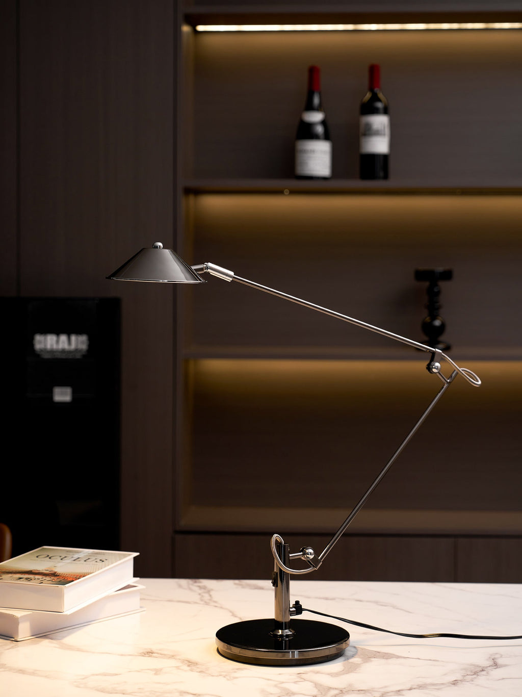Lampada da scrivania nera regolabile